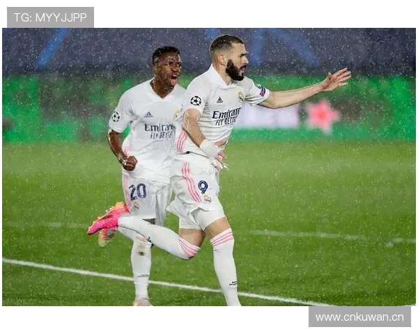 本泽马与凯恩前场组织能力及战术角色对比分析