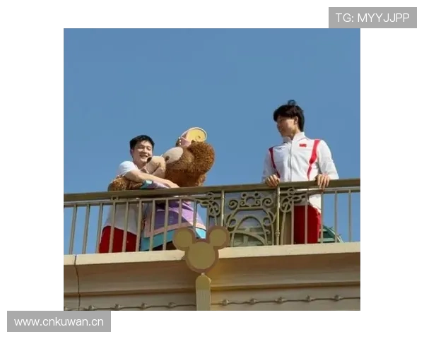 覃海洋这生活真是让人羡慕，训练间隙秒变豪宅大厨？